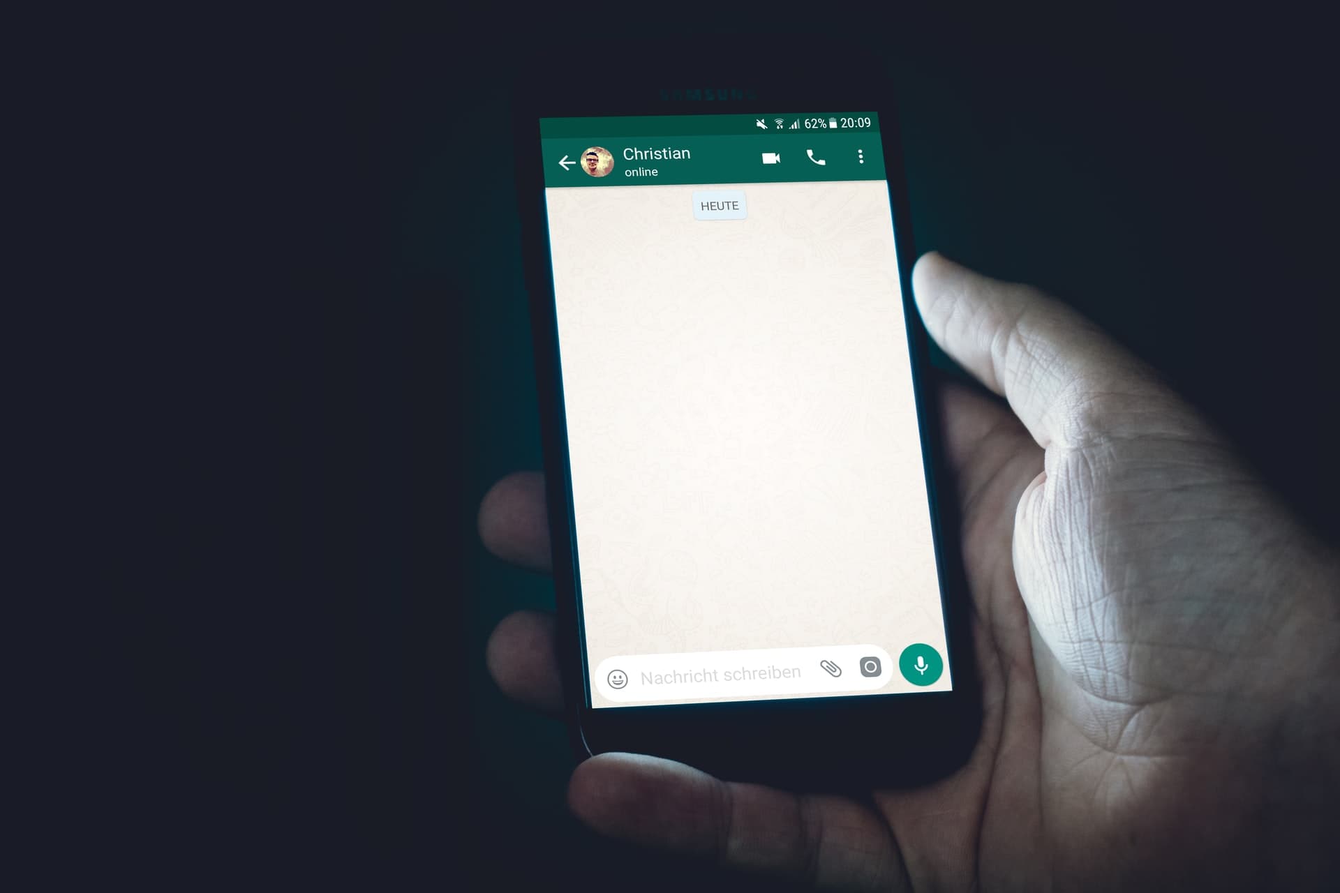 Бизнес-аккаунт в WhatsApp*: функции, особенности и настройки